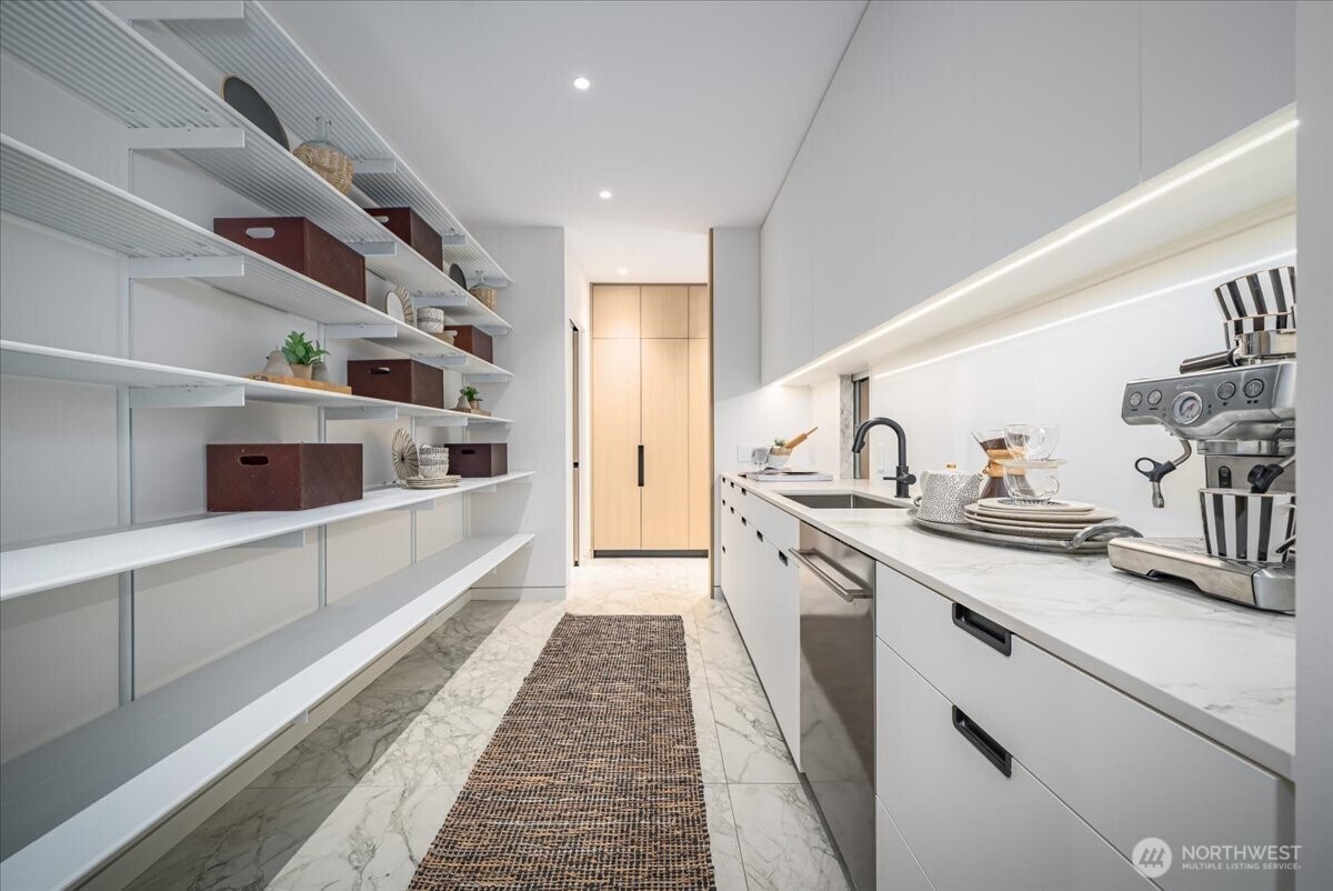 1914 Magnolia Boulevard W, Seattle, WA 98199