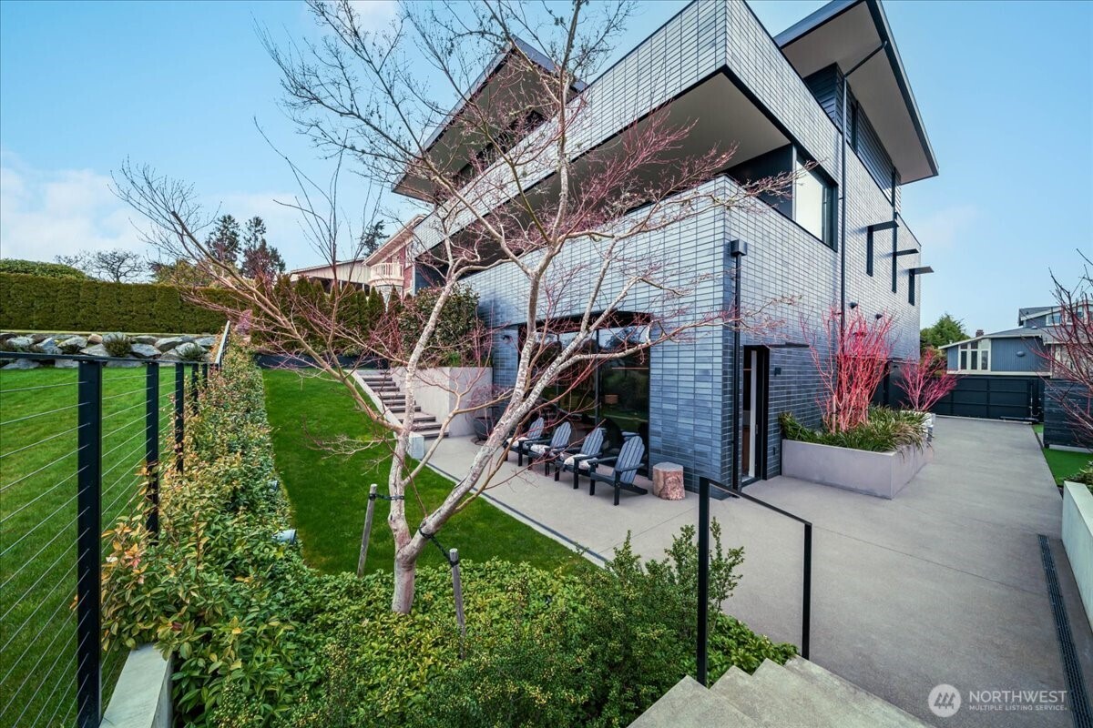 1914 Magnolia Boulevard W, Seattle, WA 98199