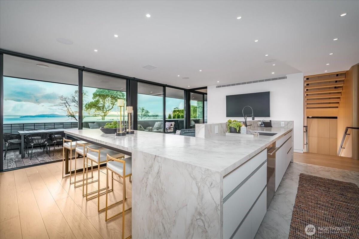 1914 Magnolia Boulevard W, Seattle, WA 98199