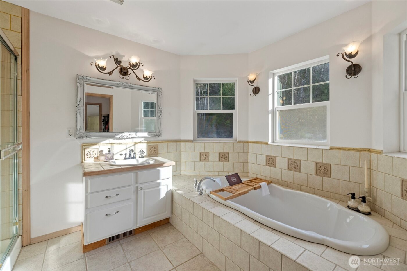 22068 McMurray Shore Drive , Mount Vernon, WA 98274