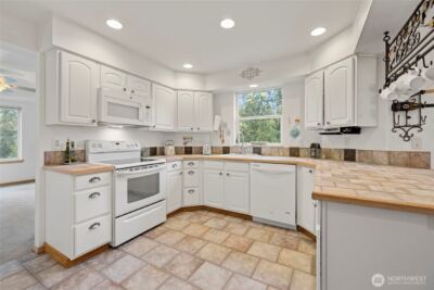 22068 McMurray Shore Drive , Mount Vernon, WA 98274 - Photo 7