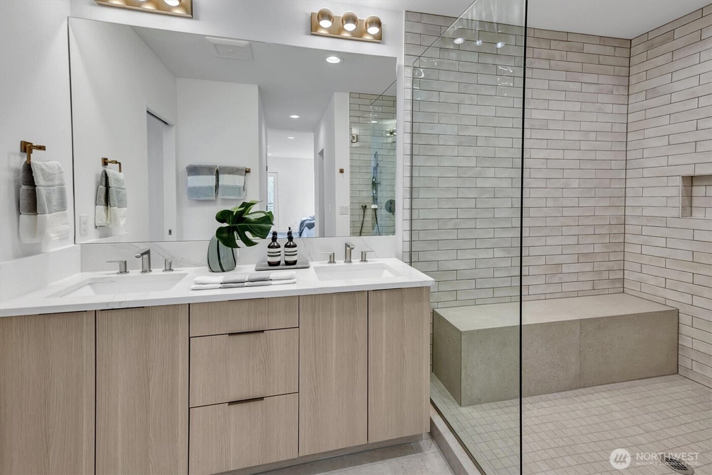 417 102nd Avenue SE, Bellevue, WA 98004
