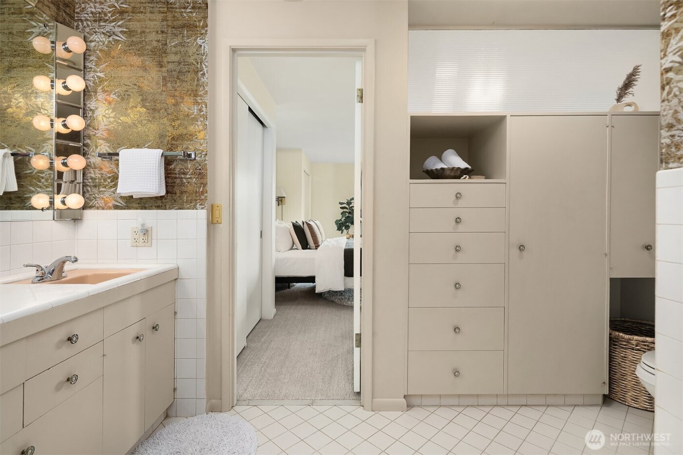 6555 NE Windermere Road , Seattle, WA 98105