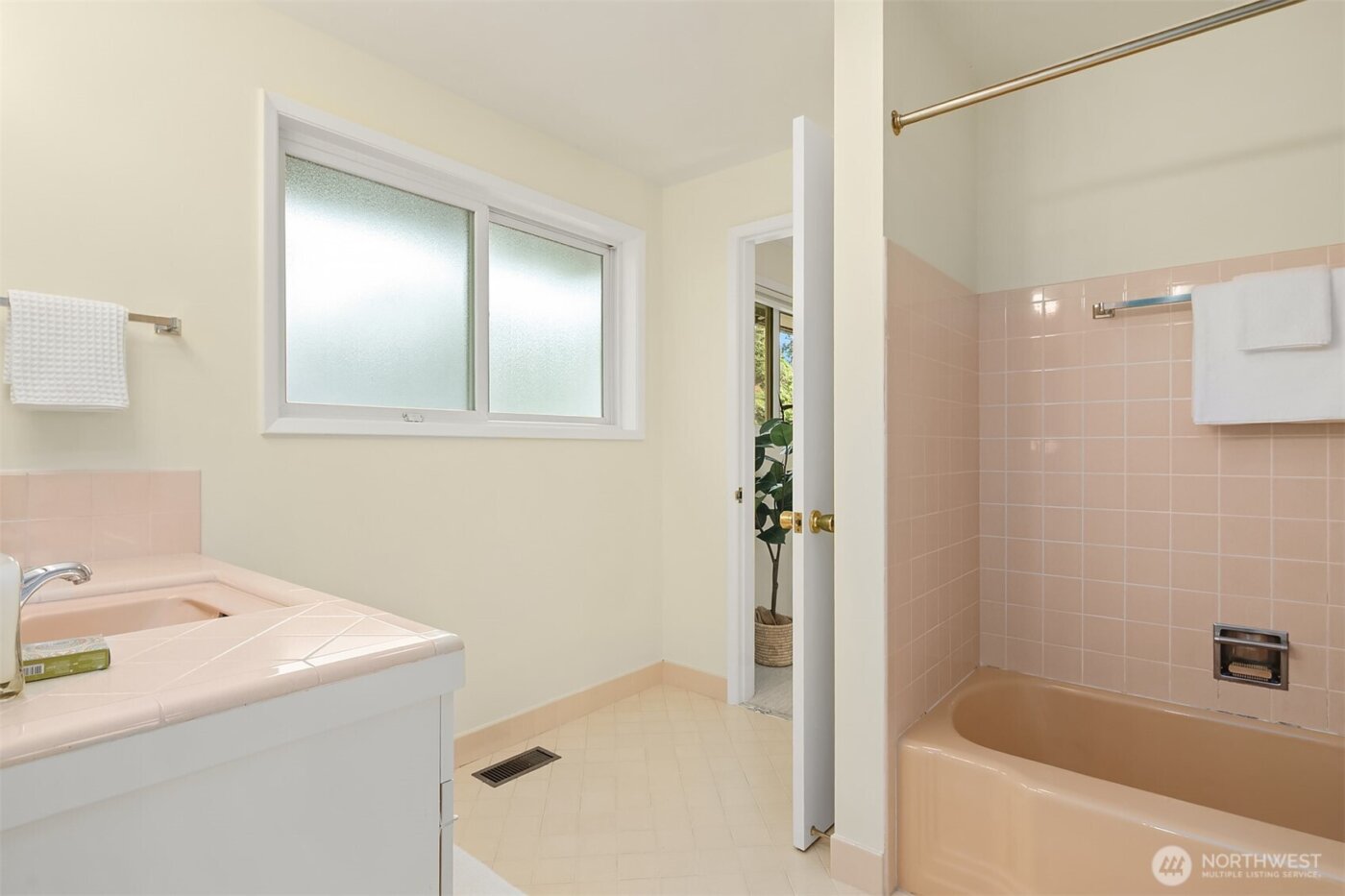 6555 NE Windermere Road , Seattle, WA 98105