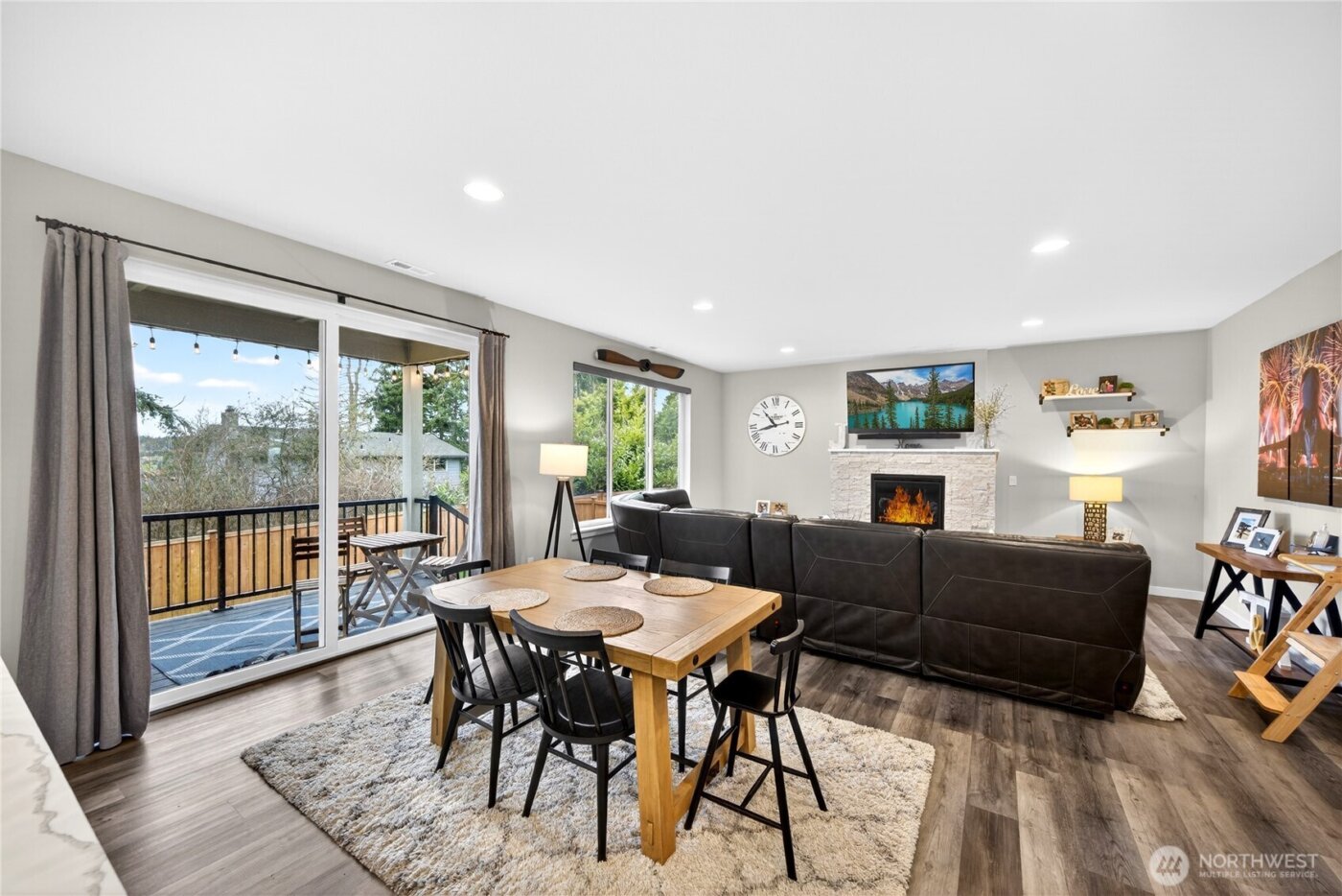 2210 SW Putnam Dr. , Oak Harbor, WA 98277