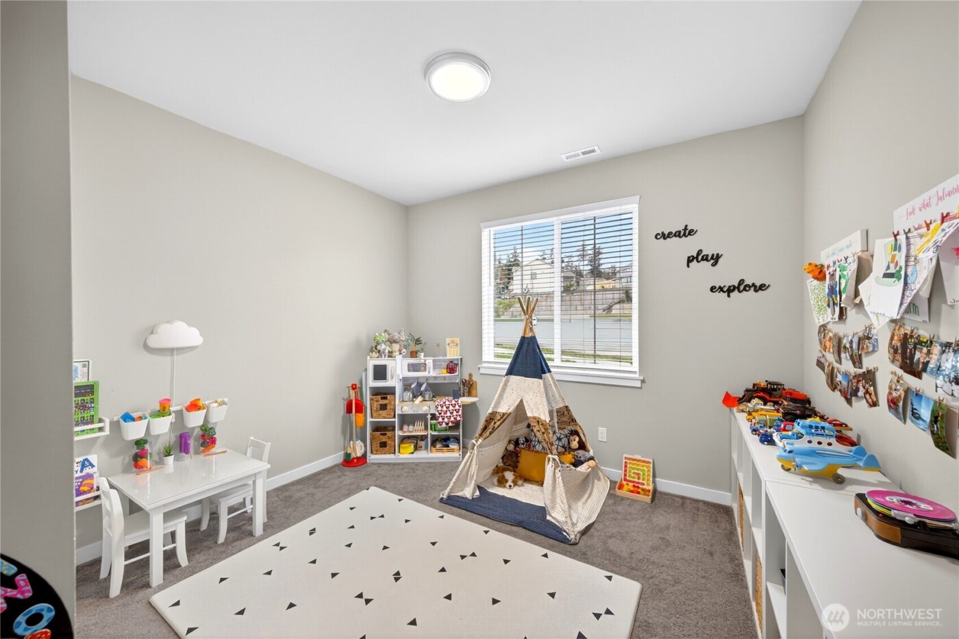 2210 SW Putnam Dr. , Oak Harbor, WA 98277