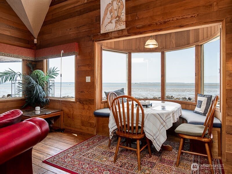 633 State Route 101 , Chinook, WA 98614