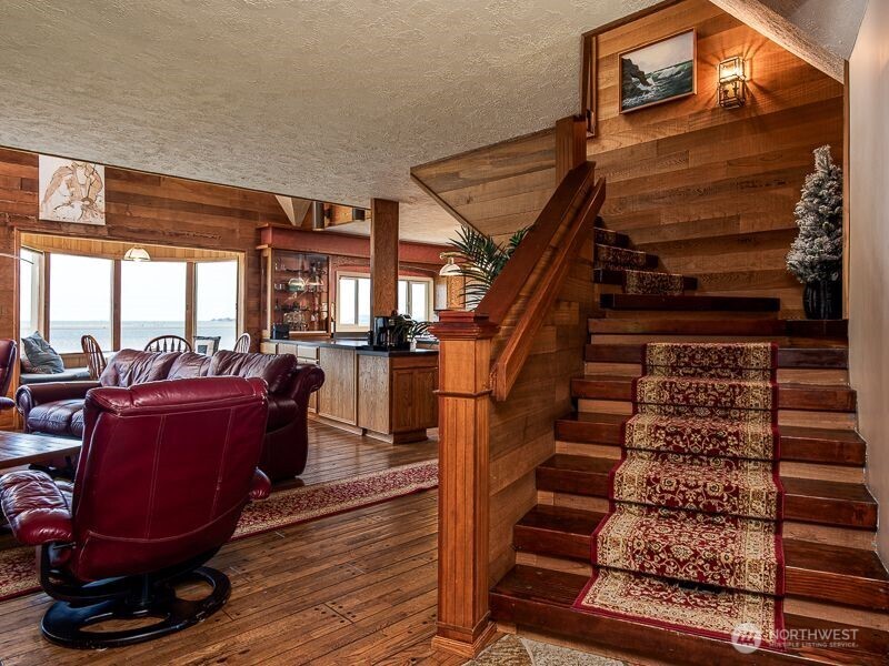 633 State Route 101 , Chinook, WA 98614