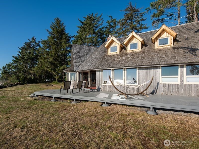 633 State Route 101 , Chinook, WA 98614