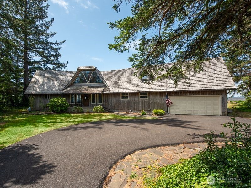 633 State Route 101 , Chinook, WA 98614