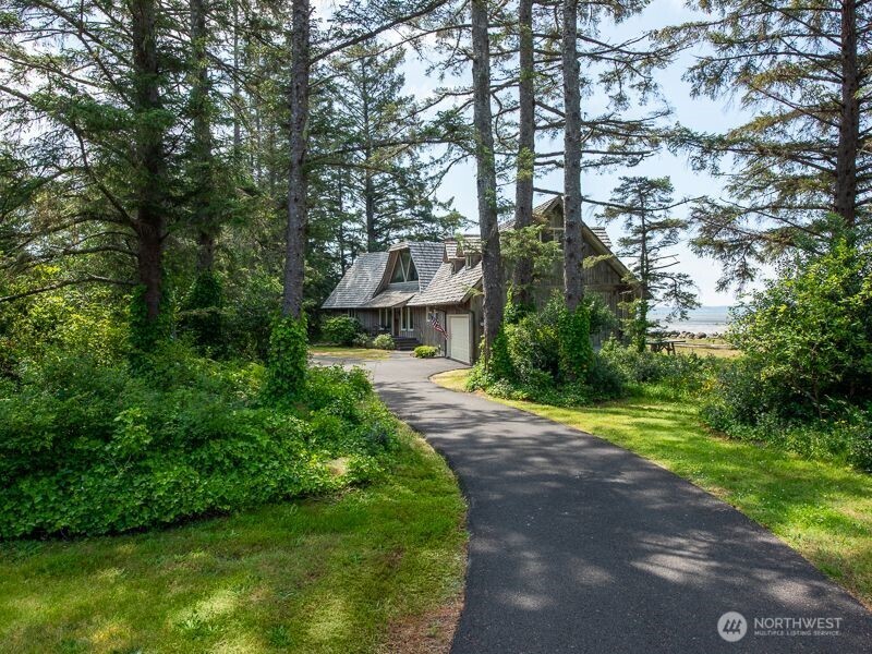 633 State Route 101 , Chinook, WA 98614