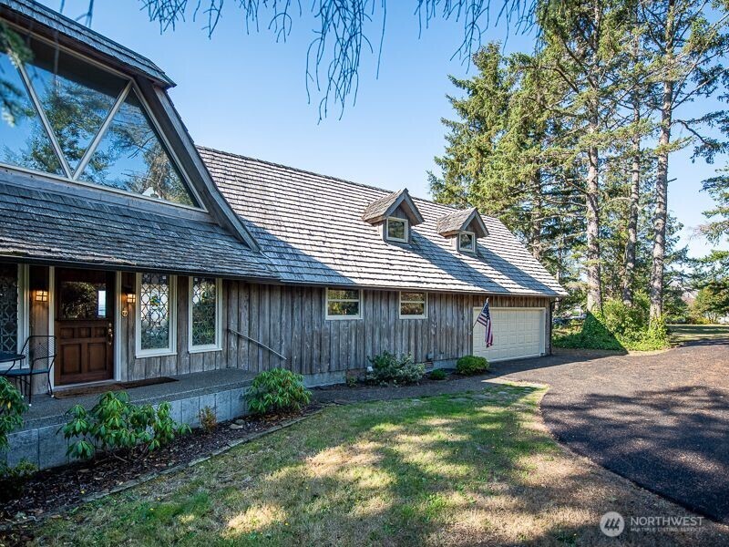 633 State Route 101 , Chinook, WA 98614