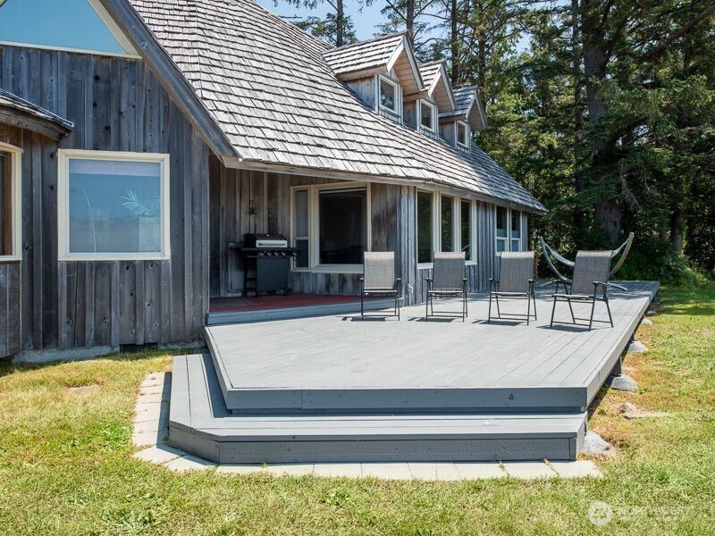 633 State Route 101 , Chinook, WA 98614