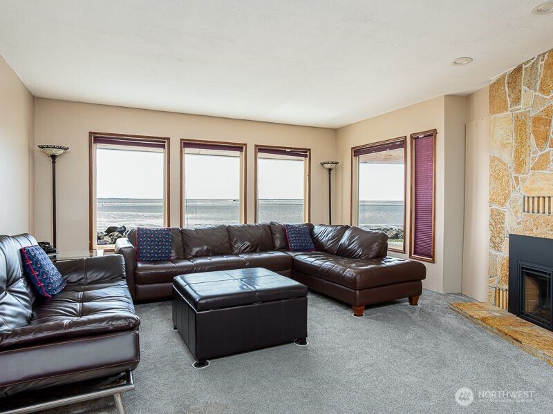 633 State Route 101 , Chinook, WA 98614