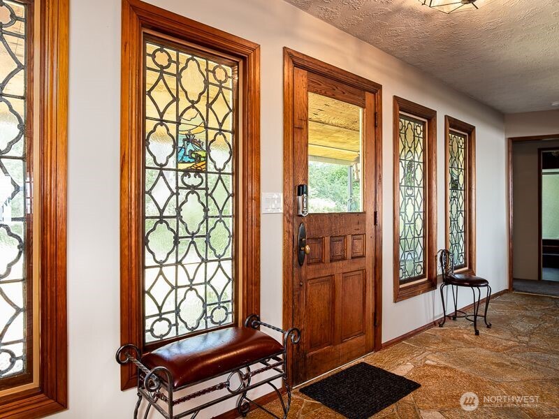 633 State Route 101 , Chinook, WA 98614