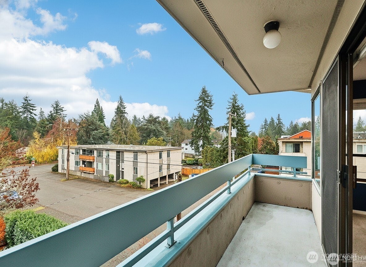 12300 33rd Avenue NE #402, Seattle, WA 98125