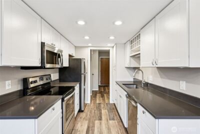 12300 33rd Avenue NE #402, Seattle, WA 98125 - Photo 10