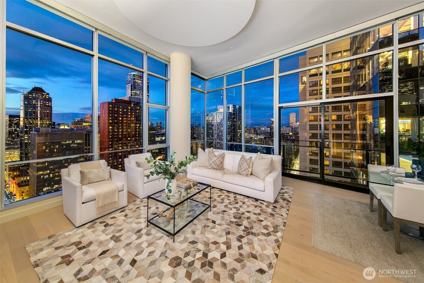 909 5th Avenue #Ph3, Seattle, WA 98164