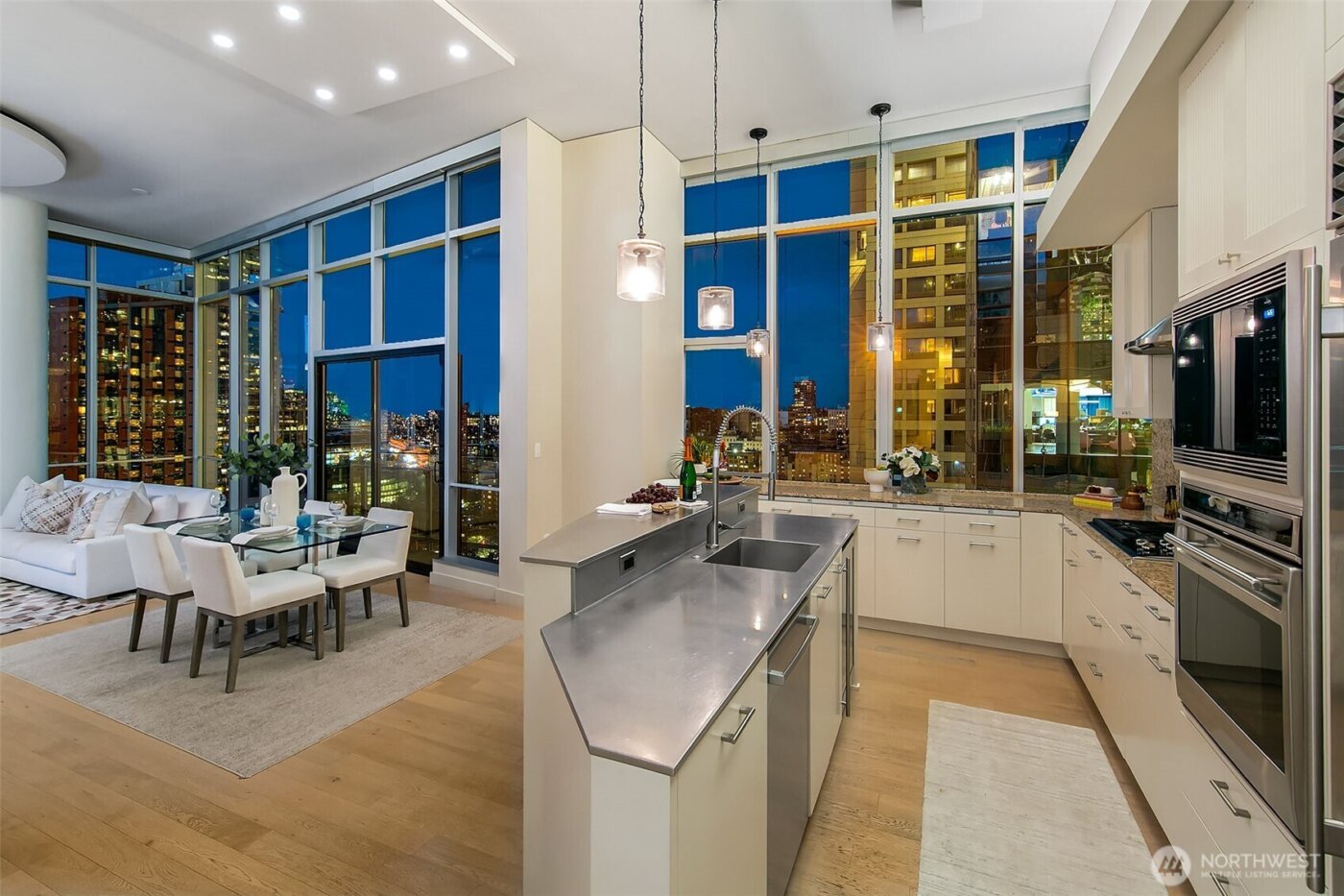 909 5th Avenue #Ph3, Seattle, WA 98164