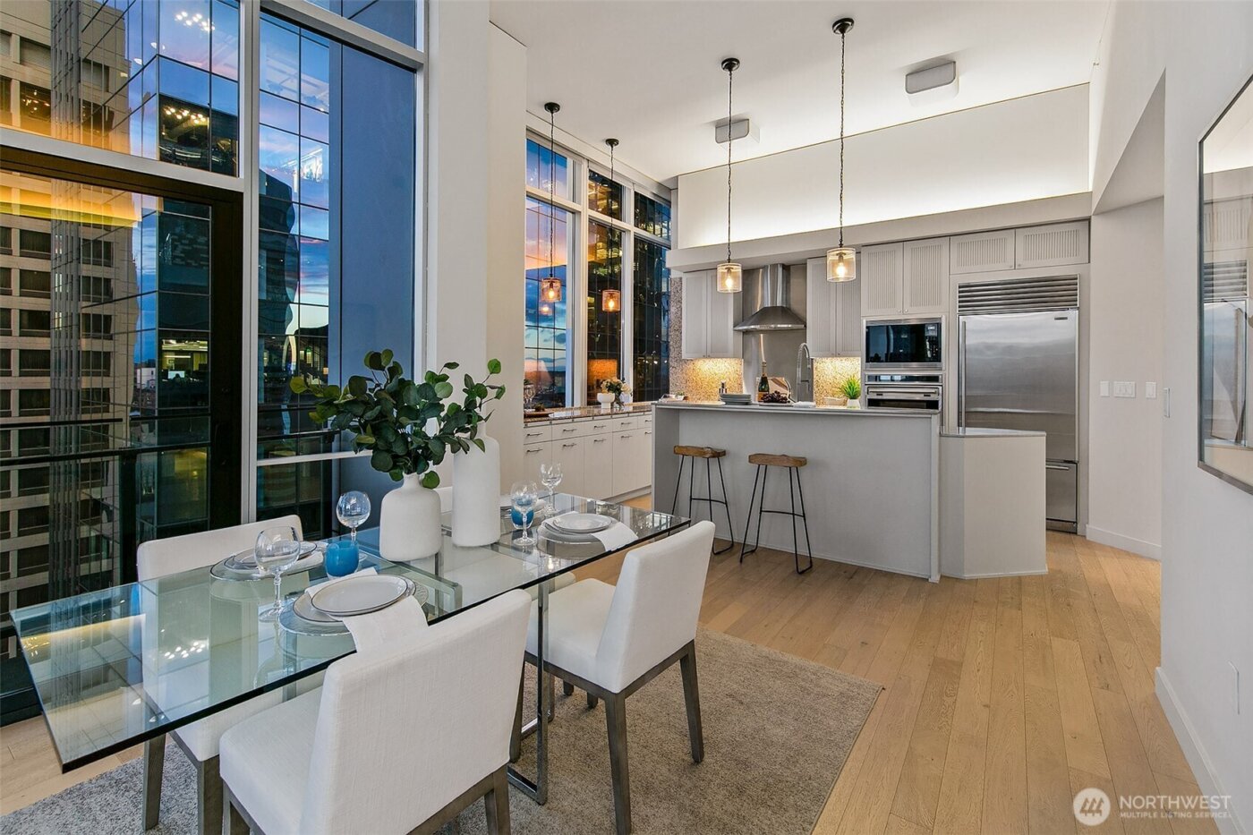 909 5th Avenue #Ph3, Seattle, WA 98164