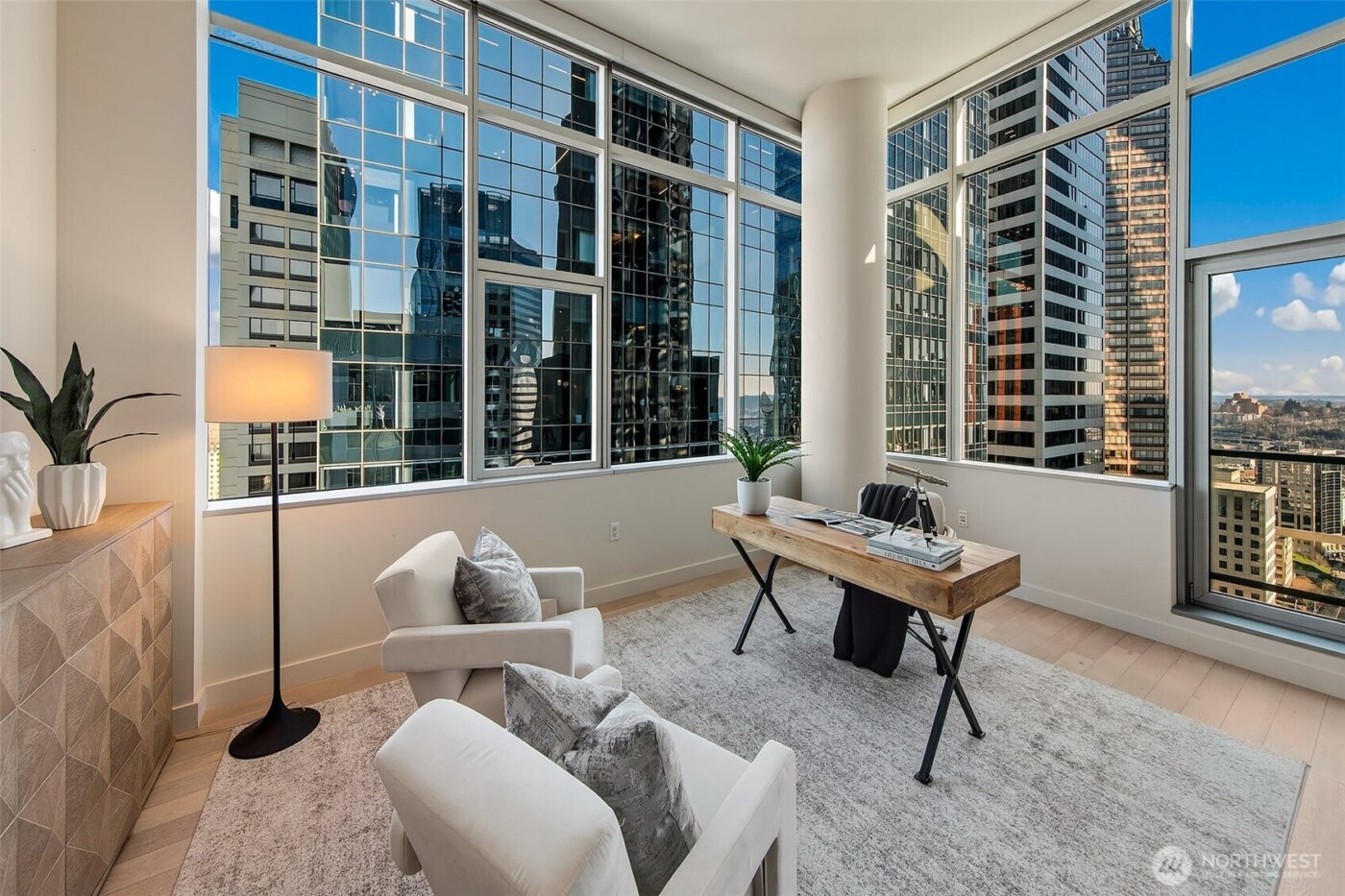 909 5th Avenue #Ph3, Seattle, WA 98164