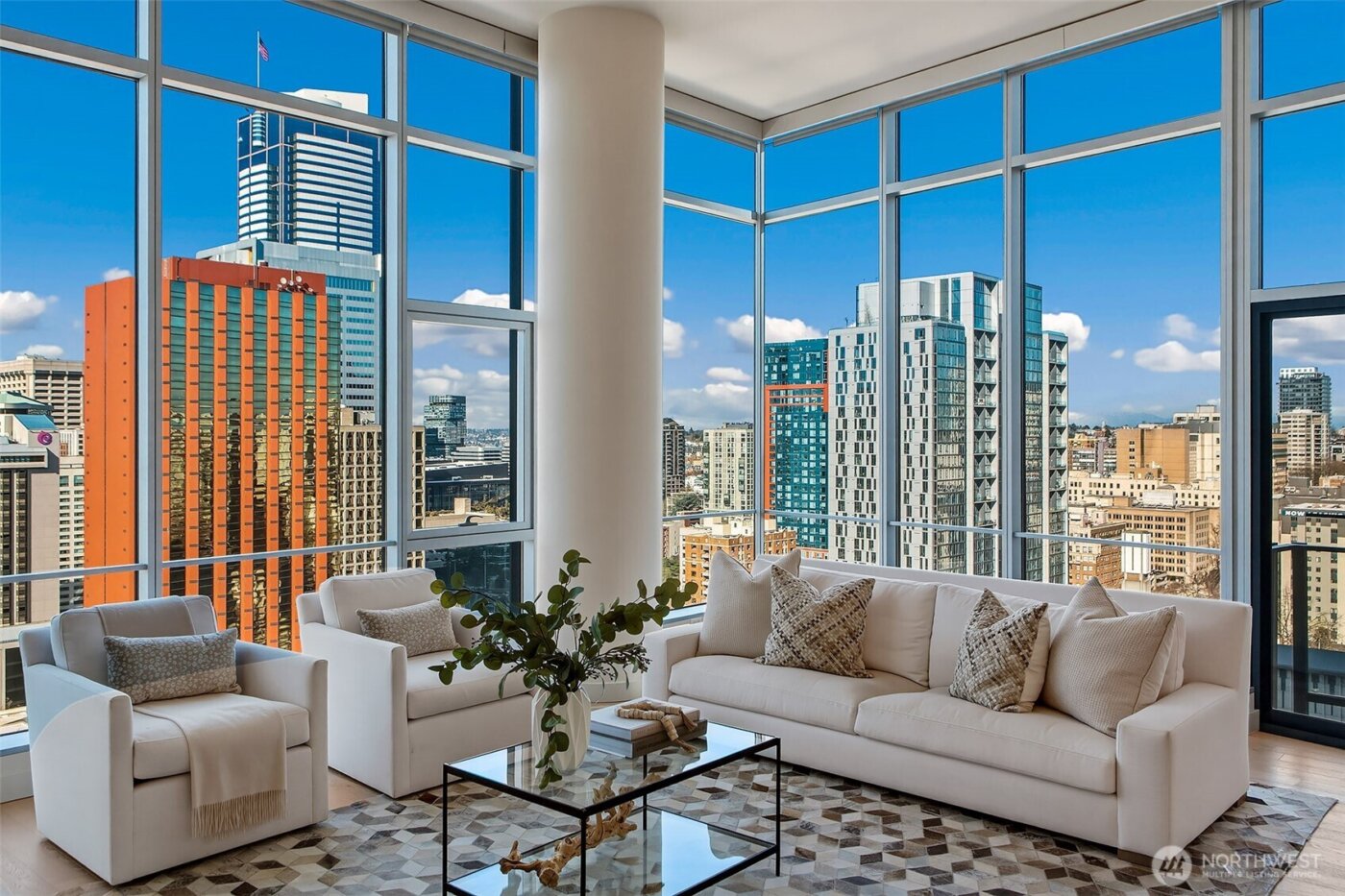 909 5th Avenue #Ph3, Seattle, WA 98164