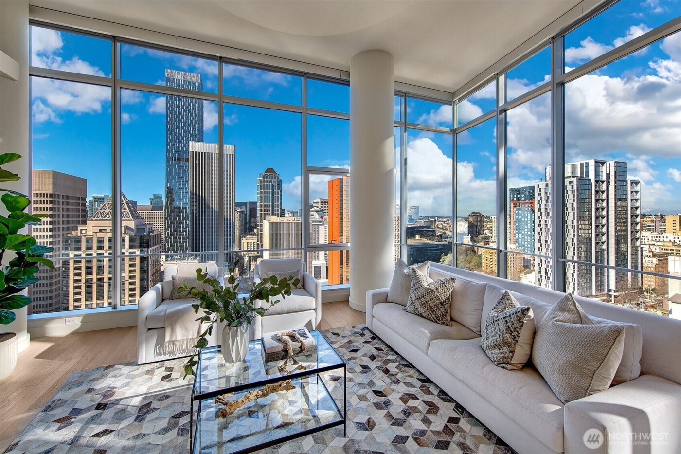 909 5th Avenue #Ph3, Seattle, WA 98164