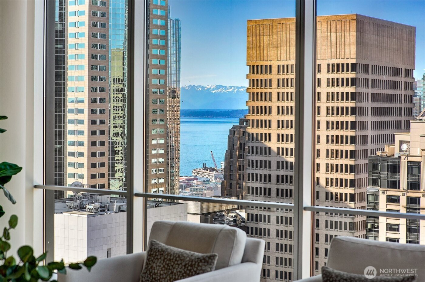 909 5th Avenue #Ph3, Seattle, WA 98164