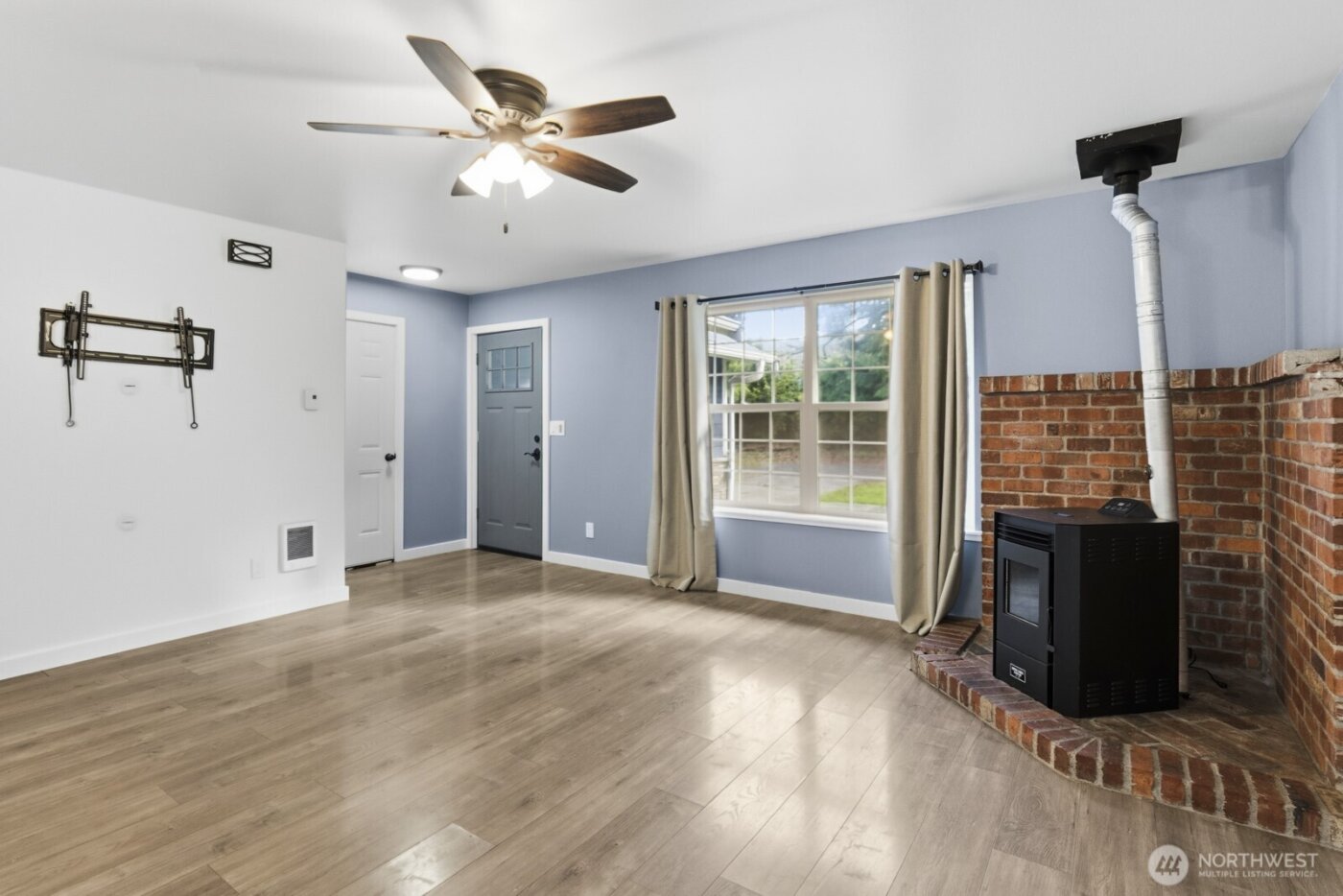 29191 Scenic Drive NE, Poulsbo, WA 98370