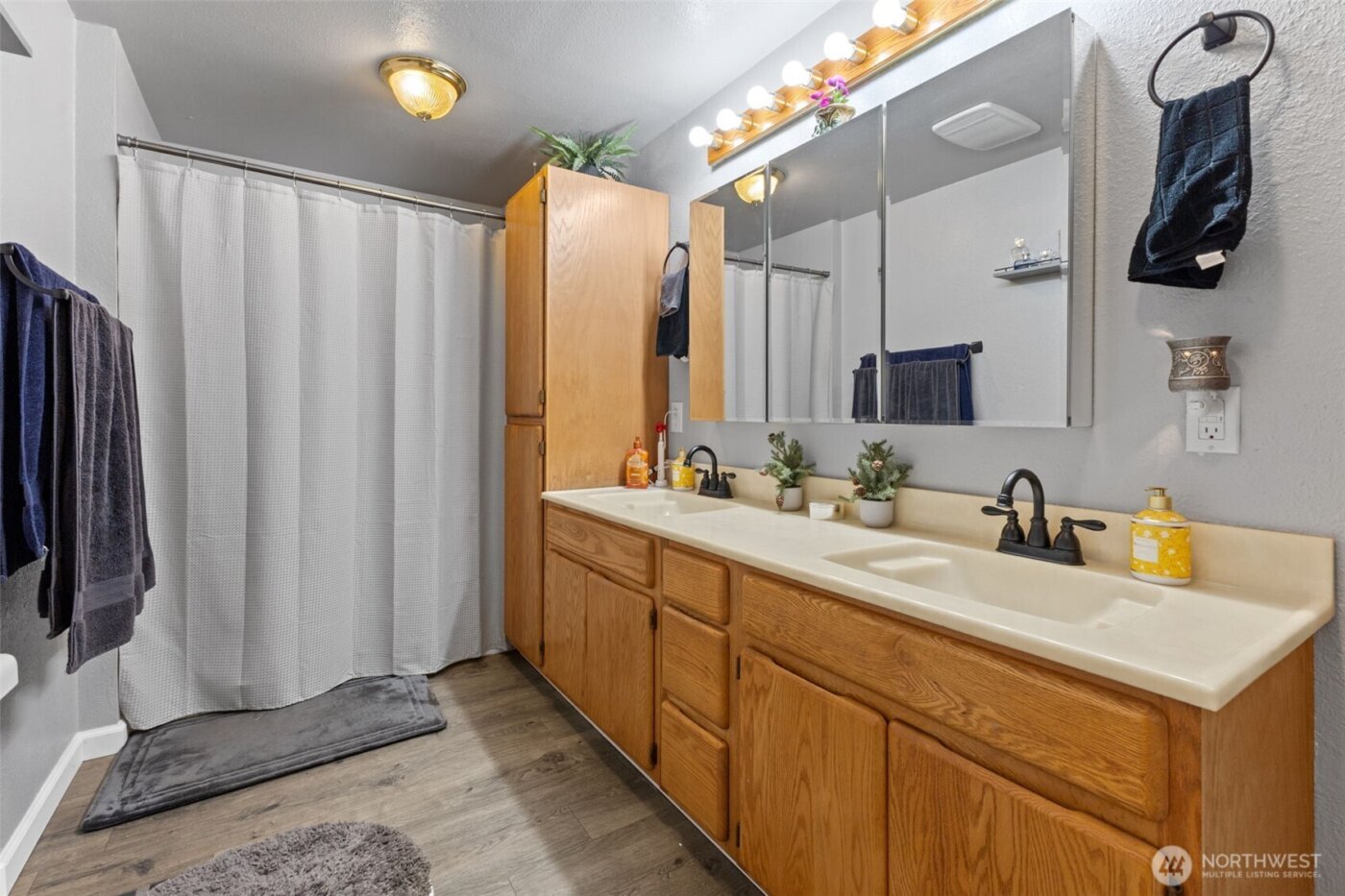 545 Davis Lake Rd , Morton, WA 98356