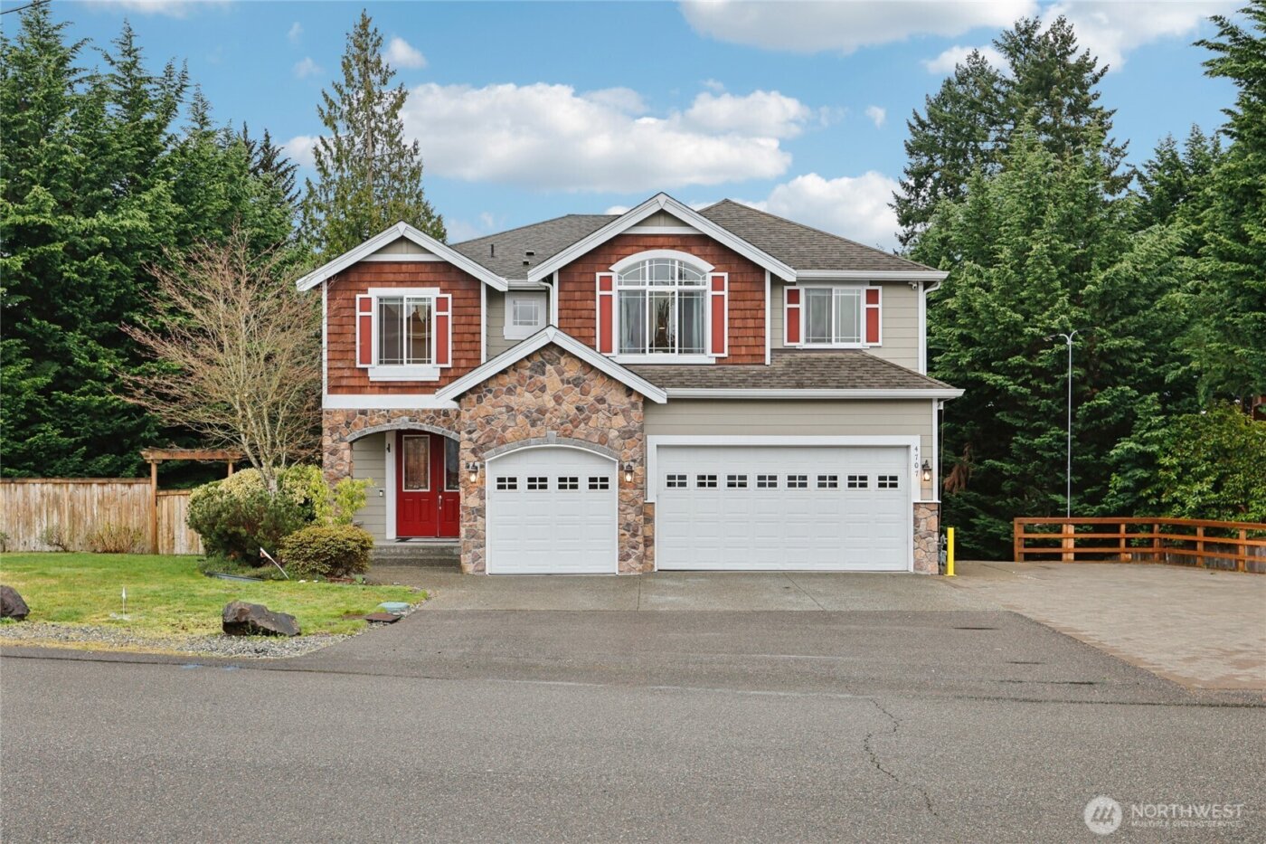 4707 NE 7th Place , Renton, WA 98059-4599