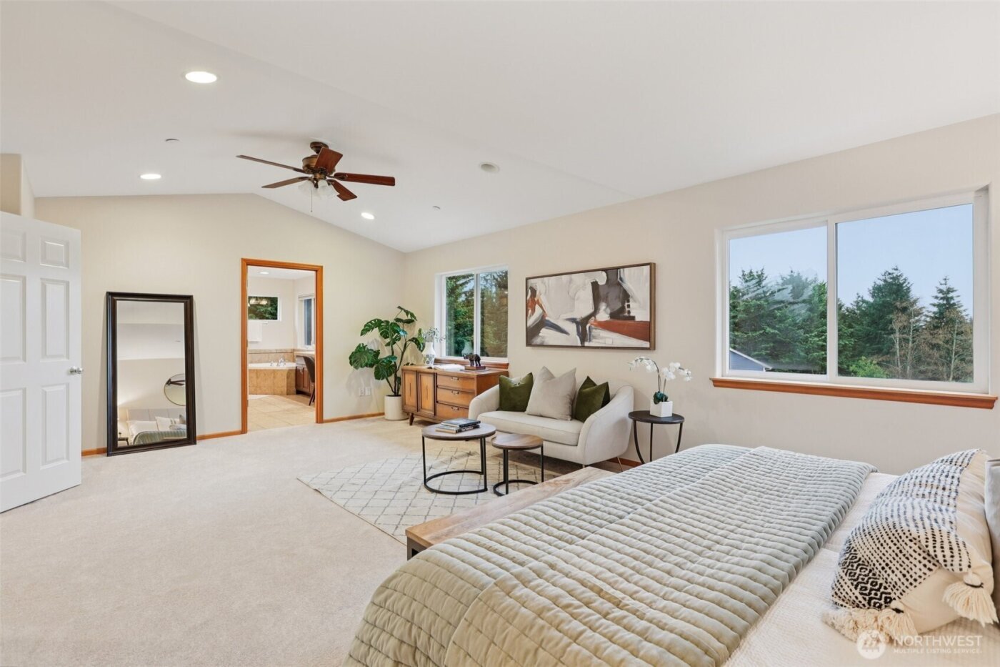 4707 NE 7th Place , Renton, WA 98059-4599