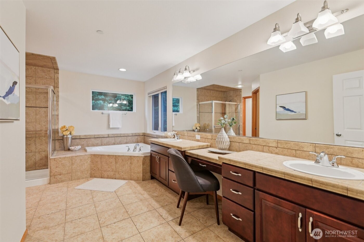 4707 NE 7th Place , Renton, WA 98059-4599