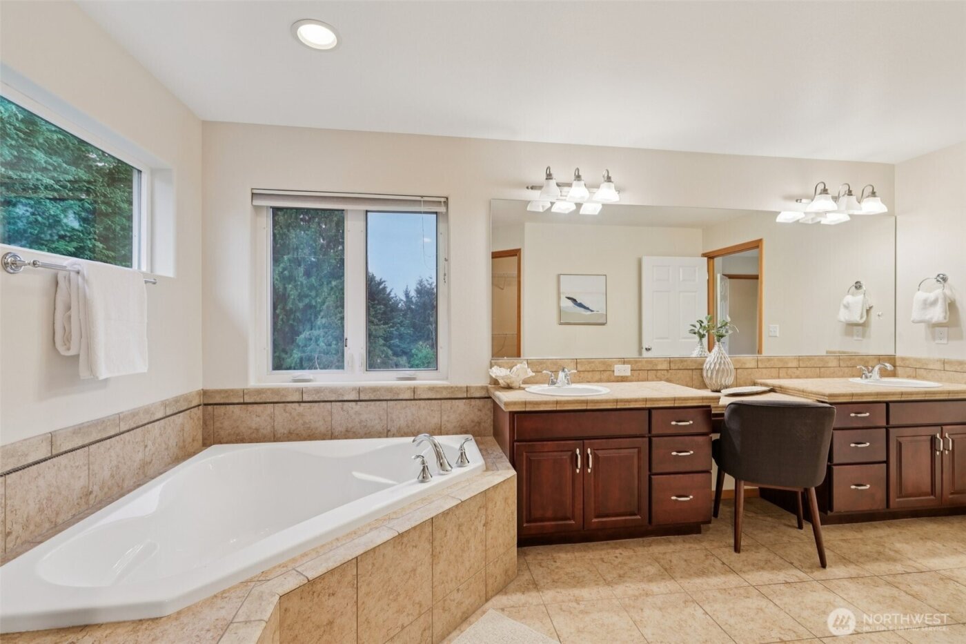 4707 NE 7th Place , Renton, WA 98059-4599