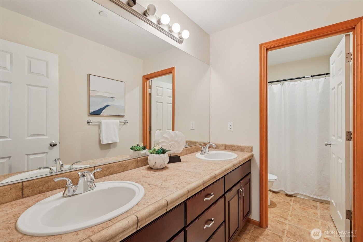 4707 NE 7th Place , Renton, WA 98059-4599