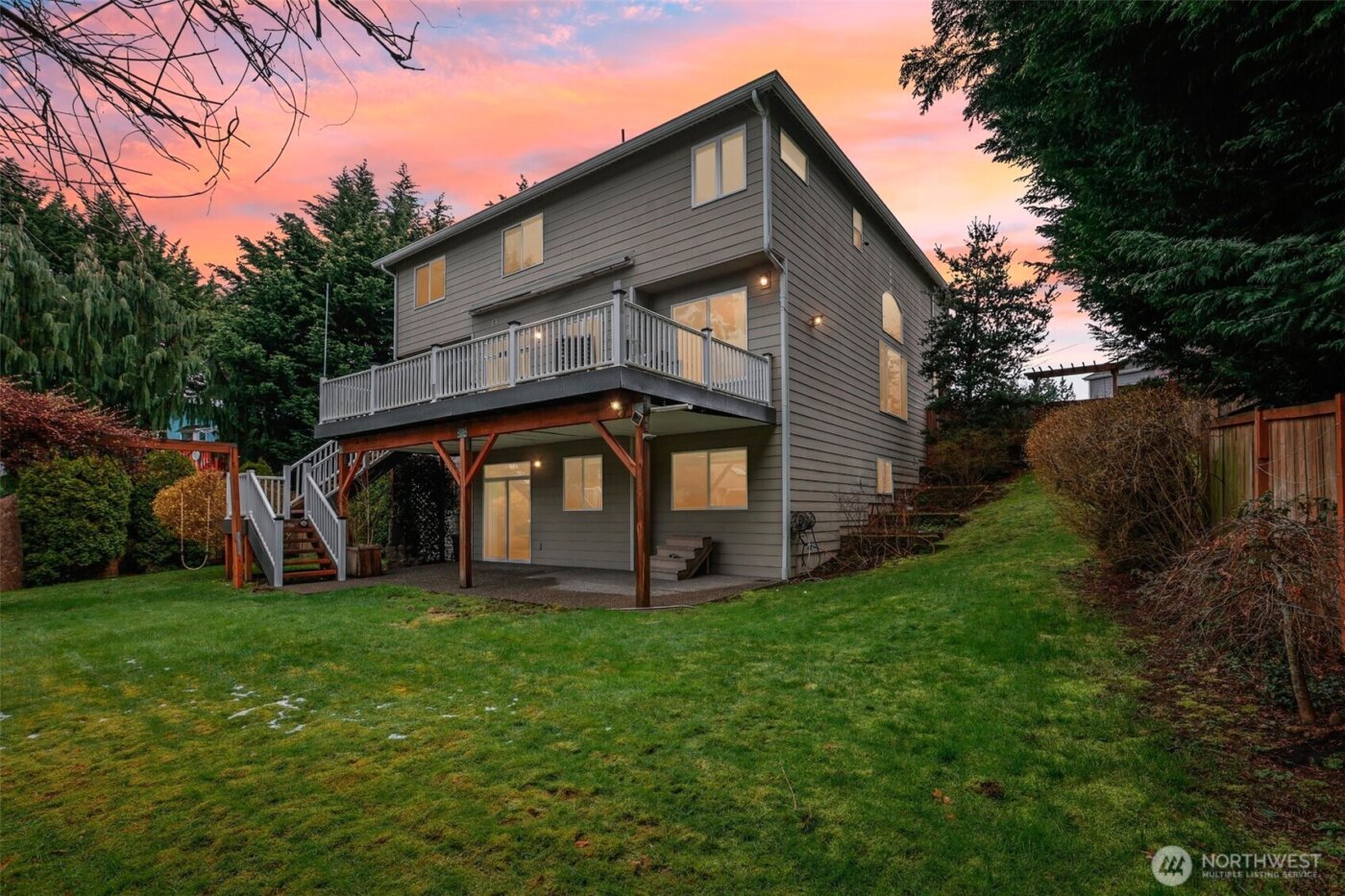 4707 NE 7th Place , Renton, WA 98059-4599