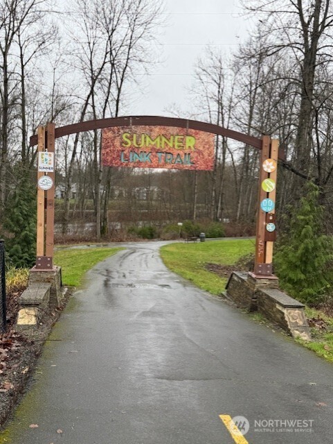 611 McKinnon Avenue , Sumner, WA 98390