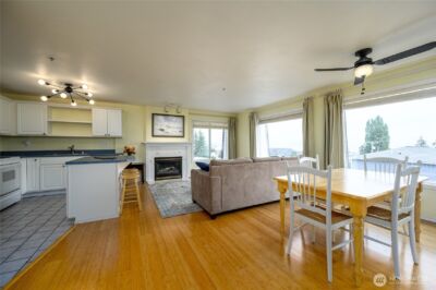 910 34th Street #202, Anacortes, WA 98221 - Photo 3