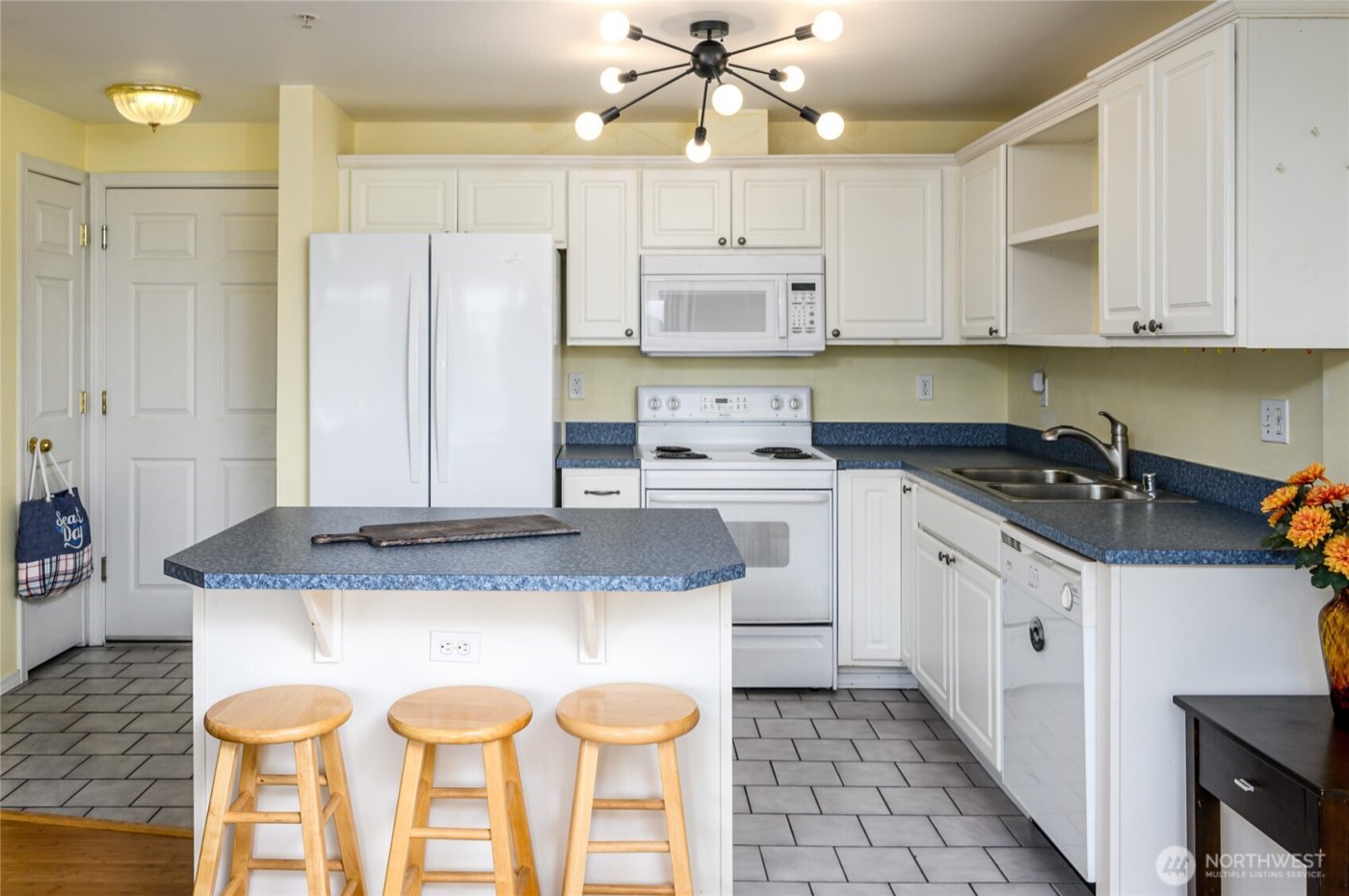 910 34th Street #202, Anacortes, WA 98221