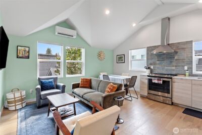 3013 61st Avenue SW, Seattle, WA 98116 - Photo 2