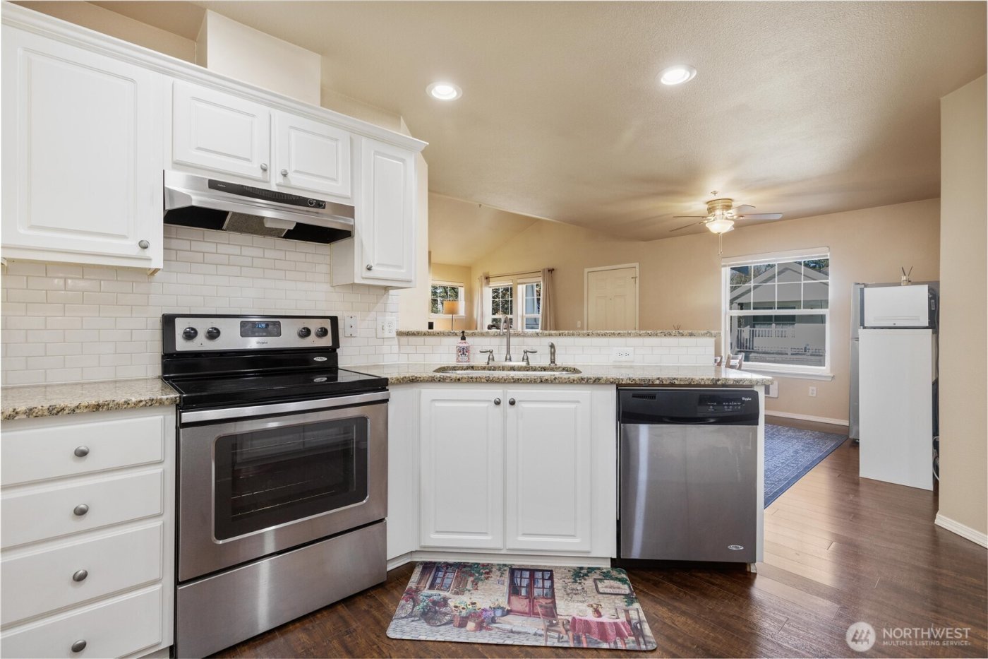 1746 Kennedy Place #E5, Dupont, WA 98327