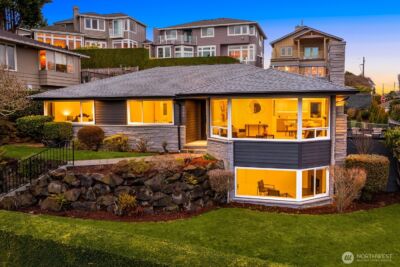 3702 W Fulton Street , Seattle, WA 98199