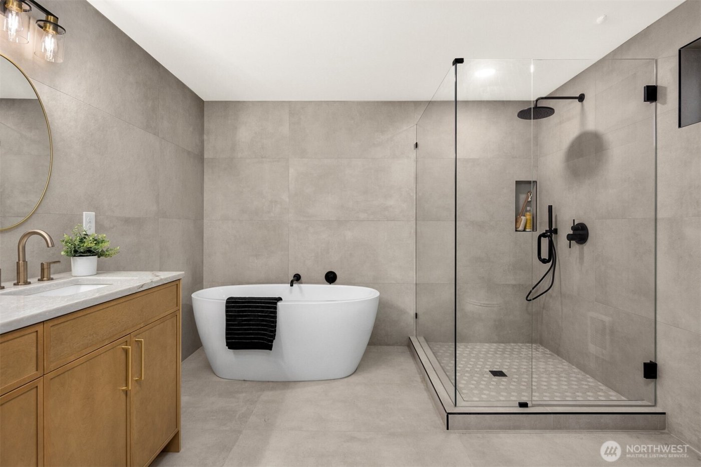 3702 W Fulton Street , Seattle, WA 98199