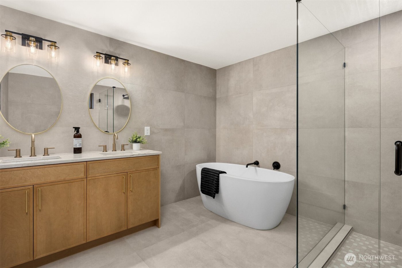 3702 W Fulton Street , Seattle, WA 98199