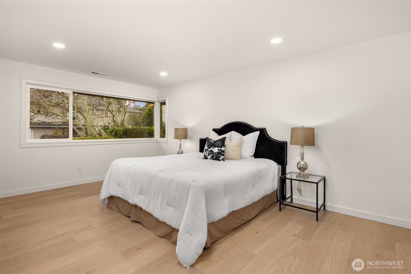 3702 W Fulton Street , Seattle, WA 98199