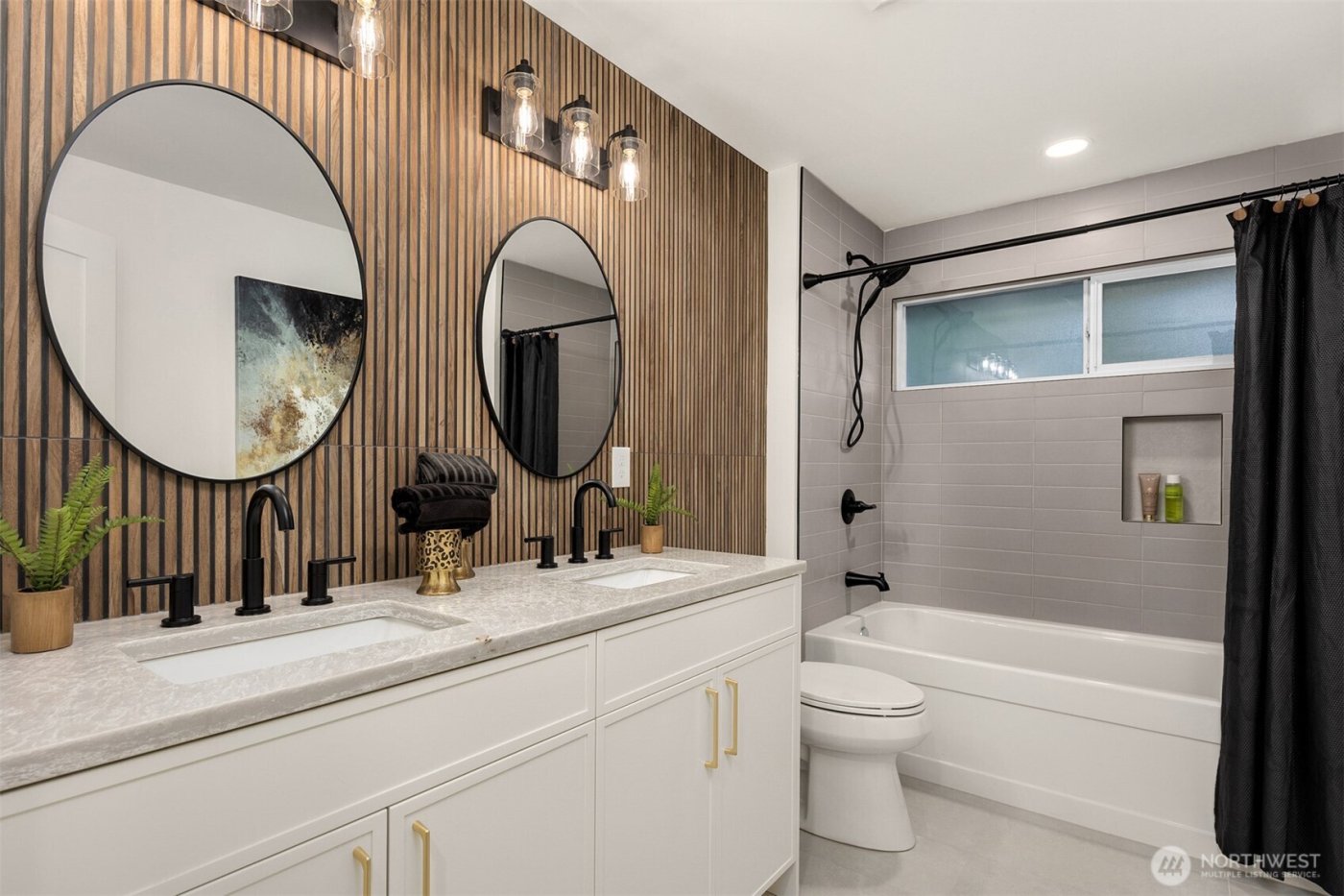 3702 W Fulton Street , Seattle, WA 98199