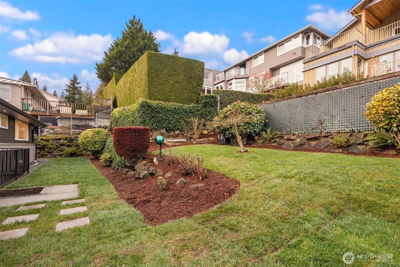 3702 W Fulton Street , Seattle, WA 98199