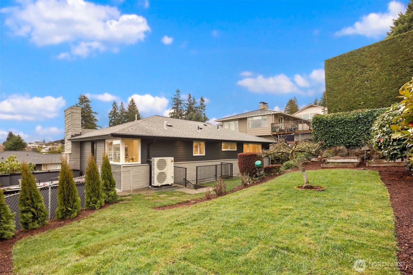 3702 W Fulton Street , Seattle, WA 98199