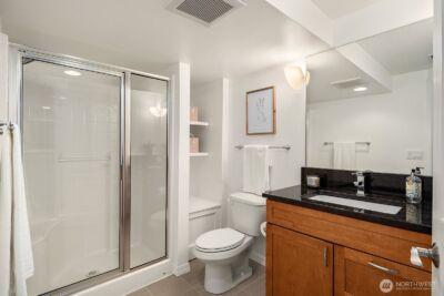 909 110th Avenue SE, Bellevue, WA 98004 - Photo 23