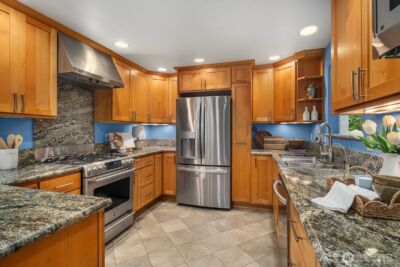 909 110th Avenue SE, Bellevue, WA 98004 - Photo 7